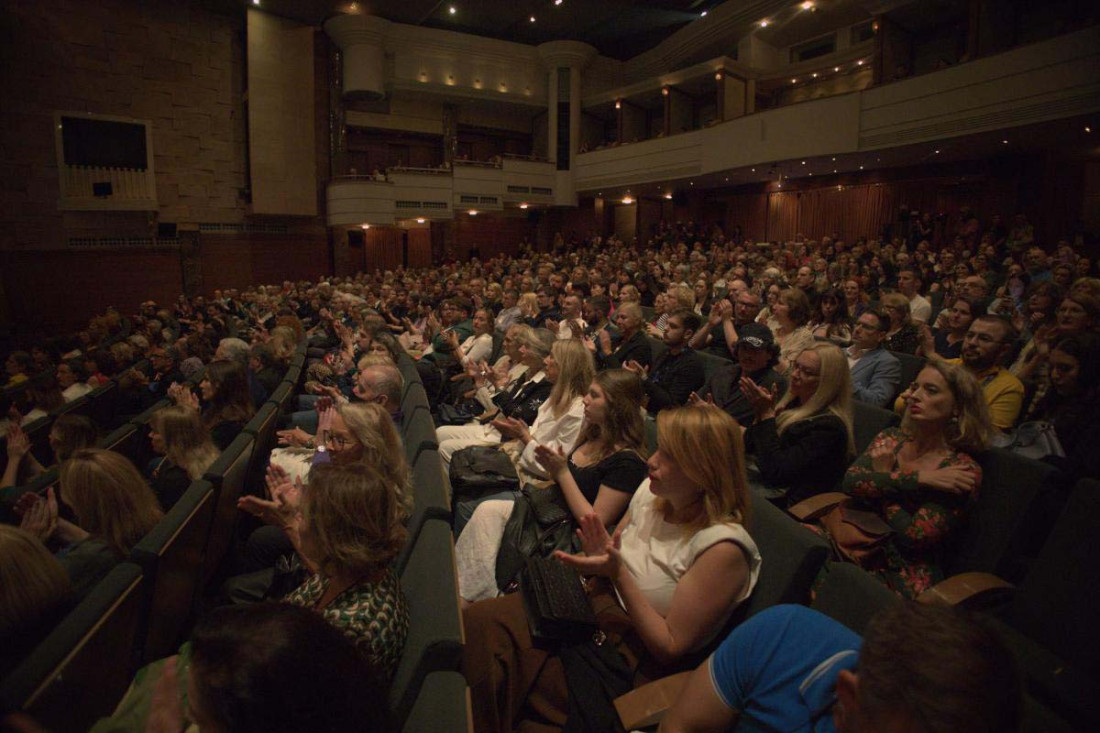 Plesno mekšanje tela za početak 58. Bitefa: Počeo jedan od naših najznačajnijih pozorišnih festivala (FOTO)