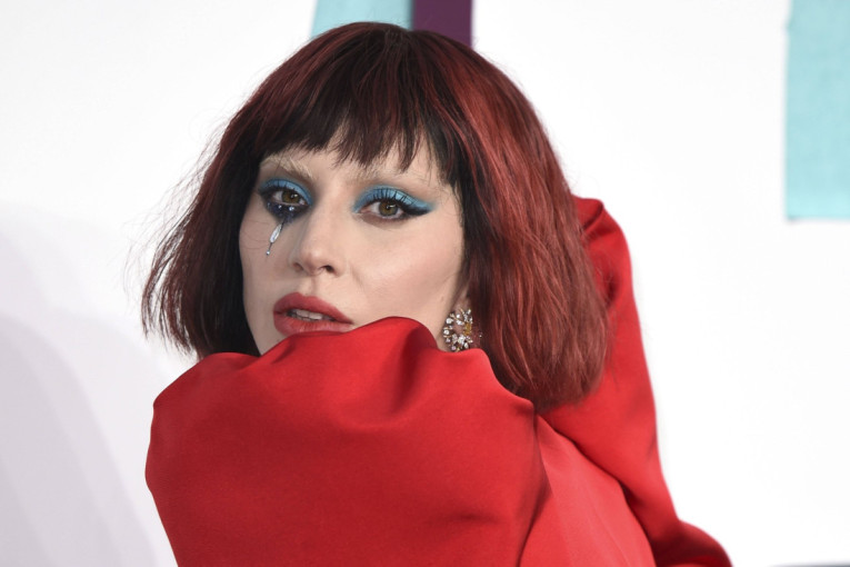 Lejdi Gaga u drugoj sezoni megapopularne Netfliksove serije: Savršeno pojačanje (FOTO/VIDEO)