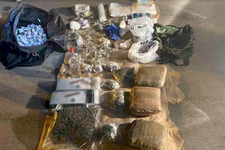 Somborac dolijao u Novom Sadu: Automobil napunio drogom i gotovinom