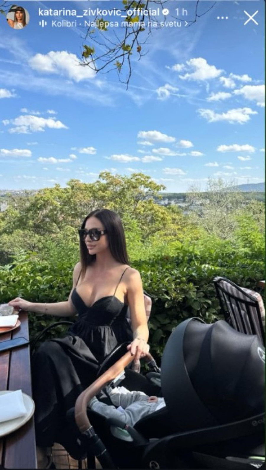 Katarina Živković prvi put u javnosti sa svojim naslednikom: Pevačica pozirala s malim Stefanom, evo kako uživaju