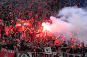 Obično je obrnuto! Fudbaleri "ribali" navijače posle incidenata (FOTO)