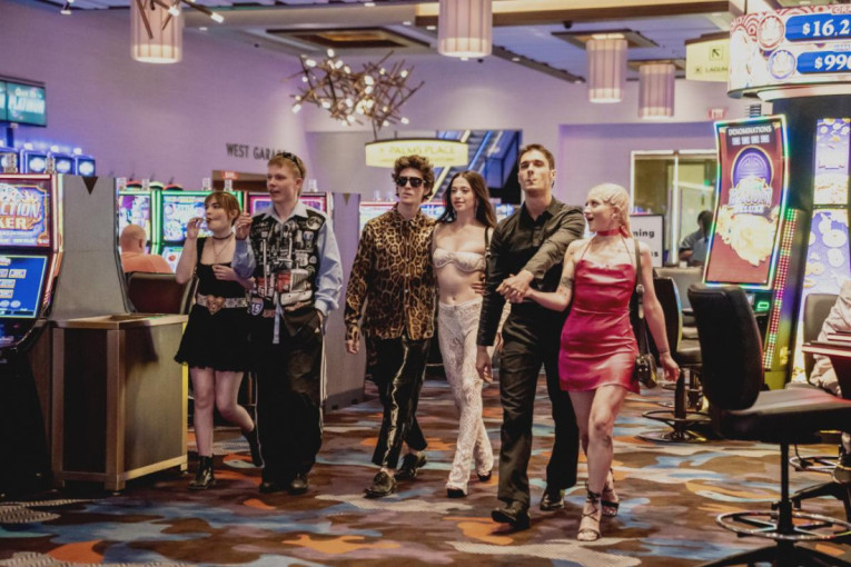 Seks-farsa ruskog oligarha i američke plesačice: Dobitnik Zlatne palme film "Anora" otvara 20. Slobodnu zonu (FOTO/VIDEO)