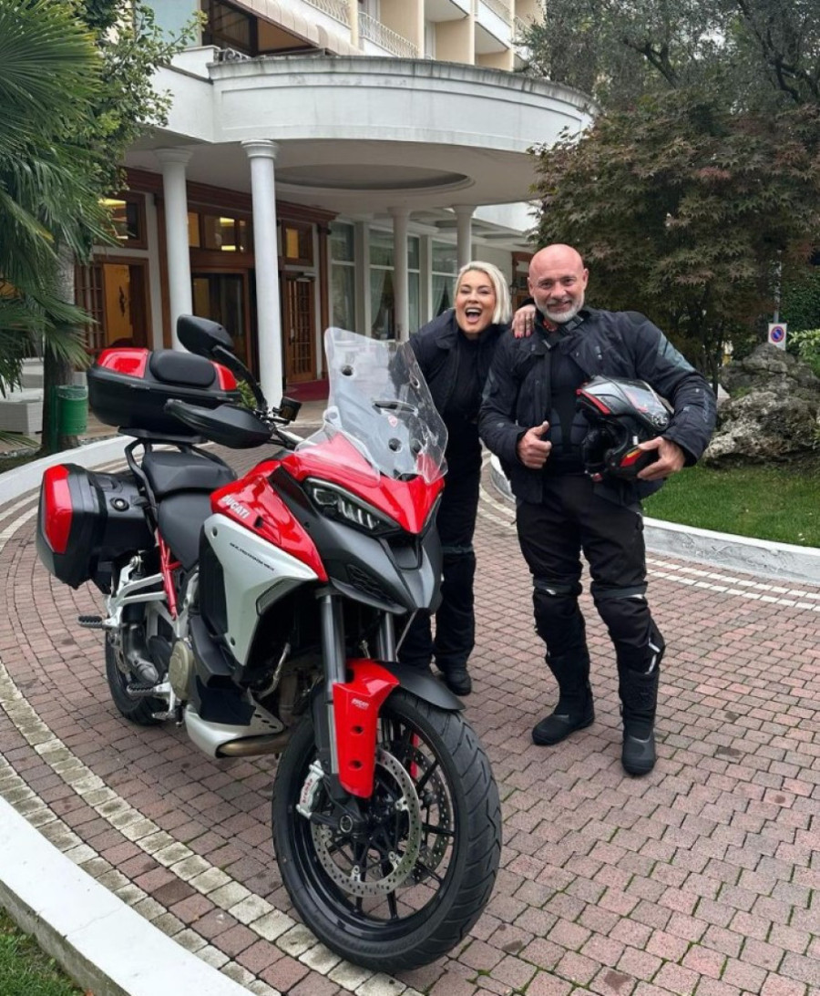 Indira Levak ponovo u ljubavi sa suprugom? Pevačica objavila zajedničku fotografiju, svi se pitaju samo jedno