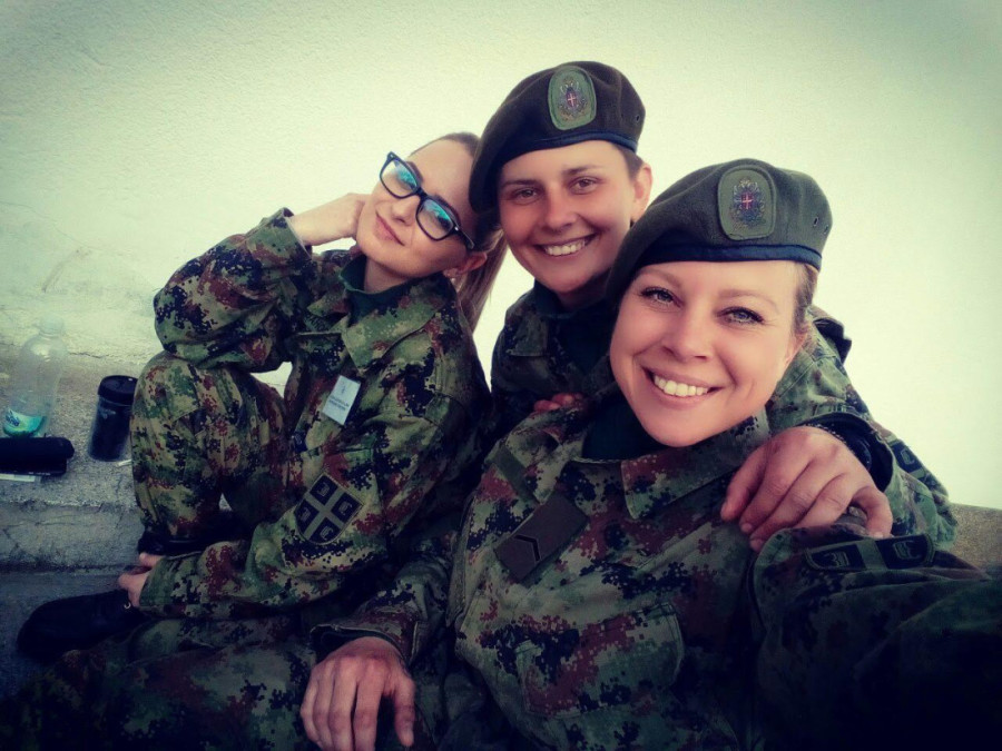 Jadranka, majka tri sina, odužila je dug državi, i to kao mitraljezac: Više muškaraca u frizerskim salonima nego u ešalonima (FOTO)