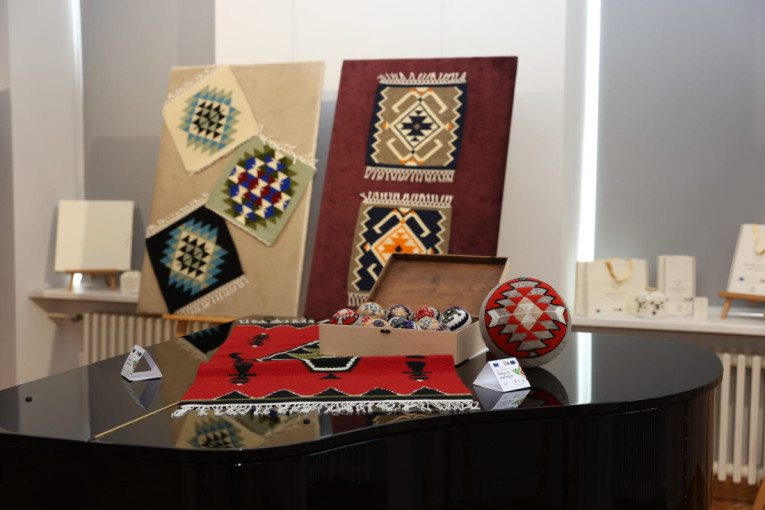 "Poklon sa značenjem" – spoj tradicije i kulture Srbije i BiH (FOTO)