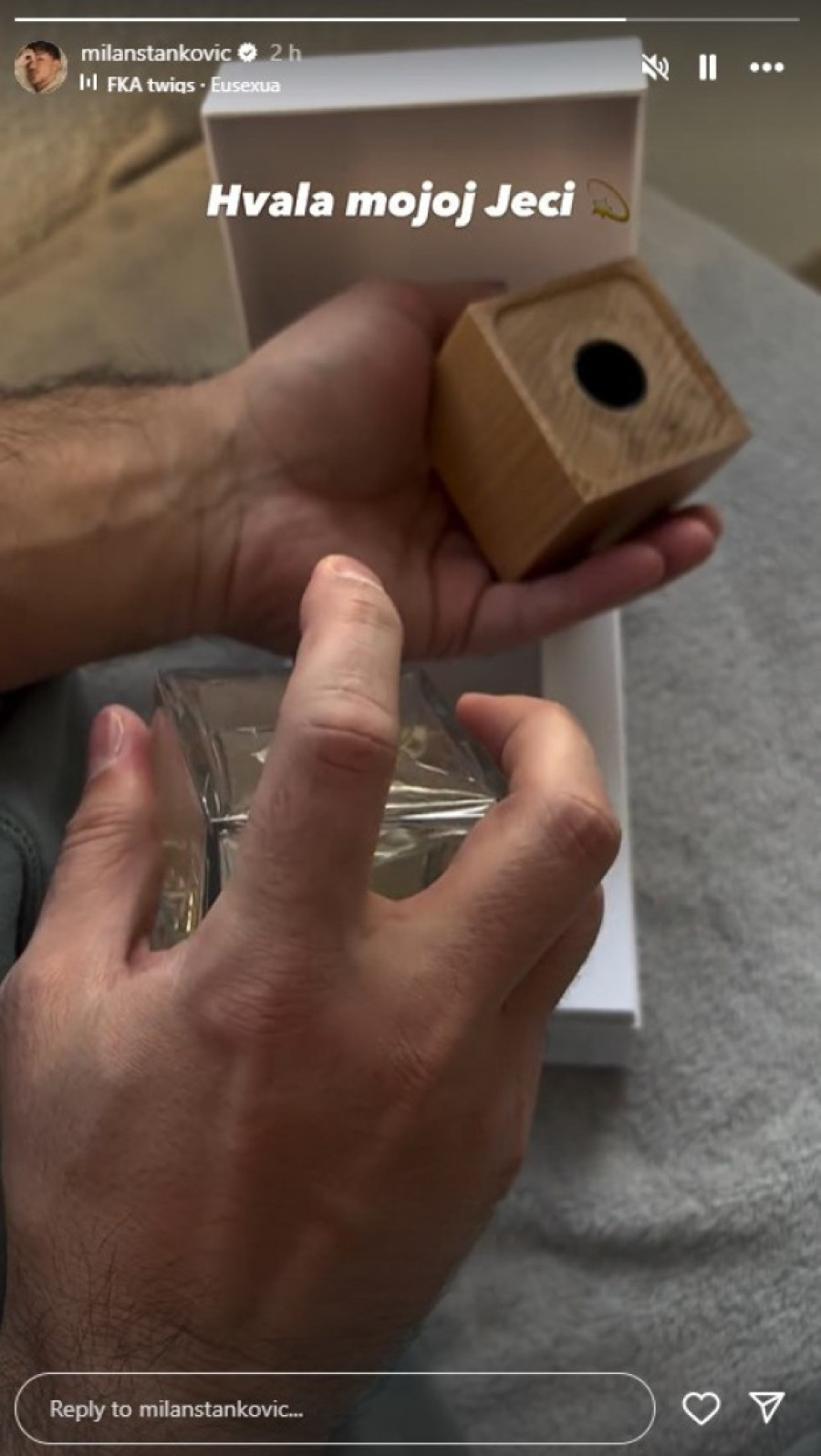 Milan Stanković dobio luksuzni poklon: Pevač se odmah oglasio, pa uputio zahvalnost ovoj devojci