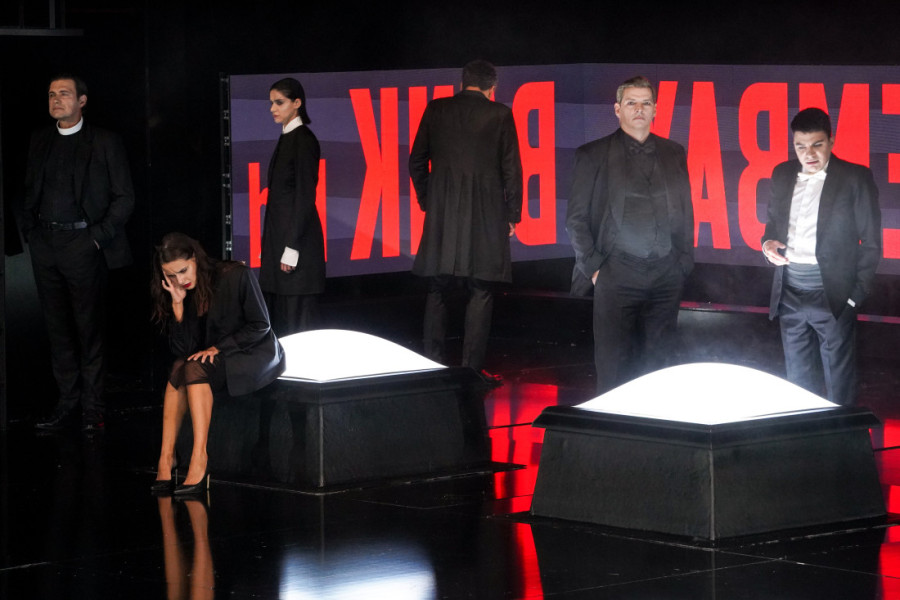 Ona je u vezi sa gotovo svim muškarcima: Čarolija Krležine rečenice u predstavi "Šarlota Kasteli" (FOTO/VIDEO)