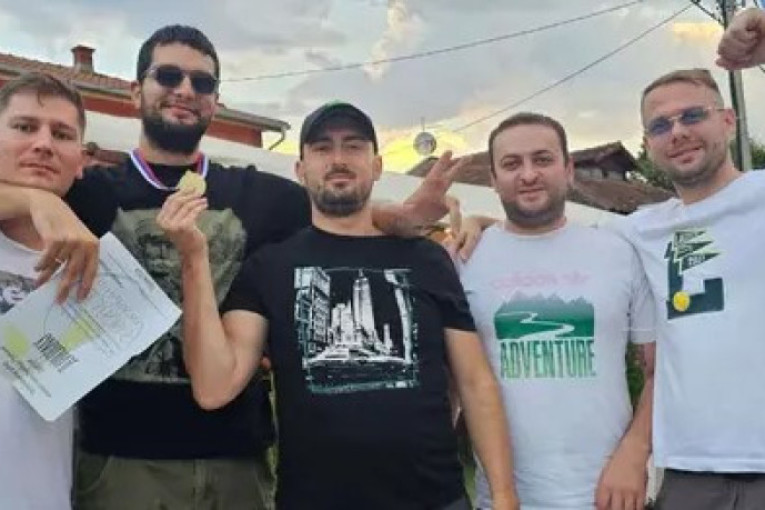 Rakijada u Pranjanima pomera granice: Takmičari piju litar i po rakije, a peti član ekipe ima poseban zadatak!