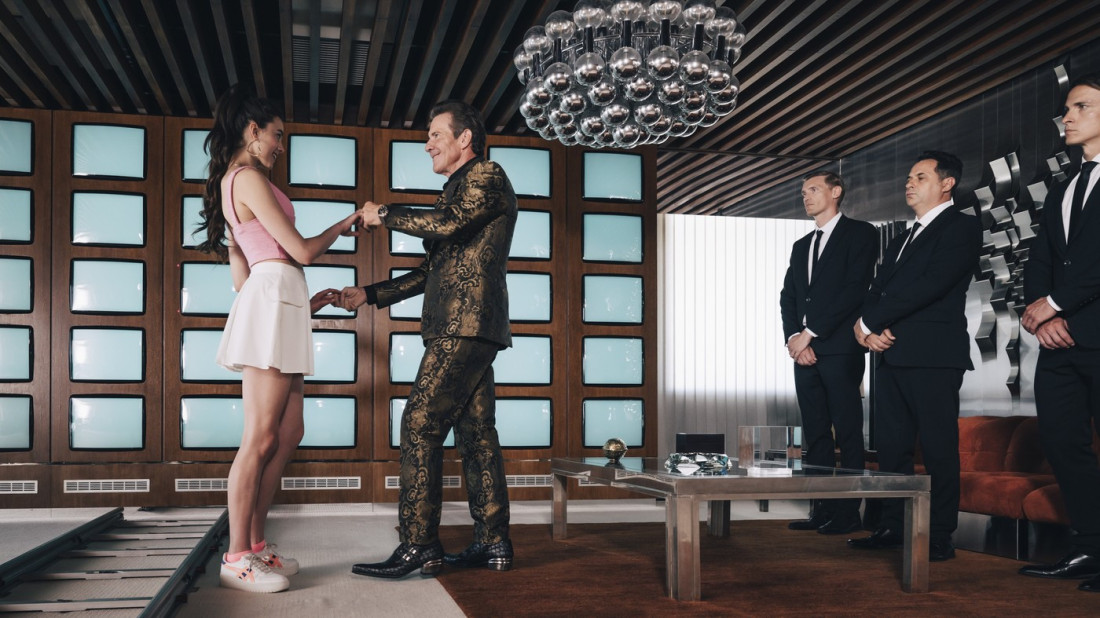 Ona je jedna od najtraženijih glumica, nepo beba i igra u šokantnom filmu "Supstanca": Ko je Margaret Kvoli (FOTO)