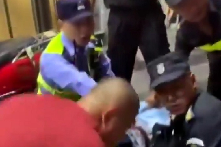 Pomahnitali Kinez nožem ubio troje, a ranio 15 ljudi u supermarketu (VIDEO)