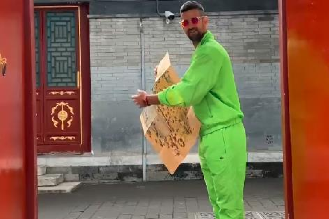 Nole "dizelaš" privukao veliku pažnju: Kakav stajling, ovakvog Đokovića nikad nismo videli! (VIDEO)