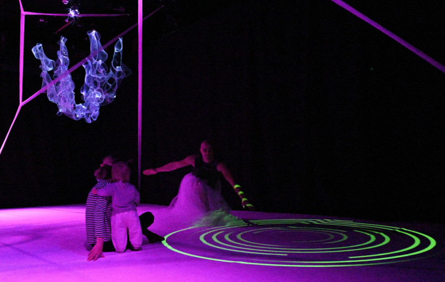 Predstava za bebe i decu sa smetnjama u razvoju i invaliditetom: "Nežne sile kosmičke" u Malom pozorištu "Duško Radović" (FOTO)