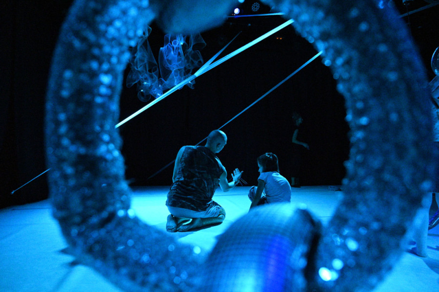 Predstava za bebe i decu sa smetnjama u razvoju i invaliditetom: "Nežne sile kosmičke" u Malom pozorištu "Duško Radović" (FOTO)