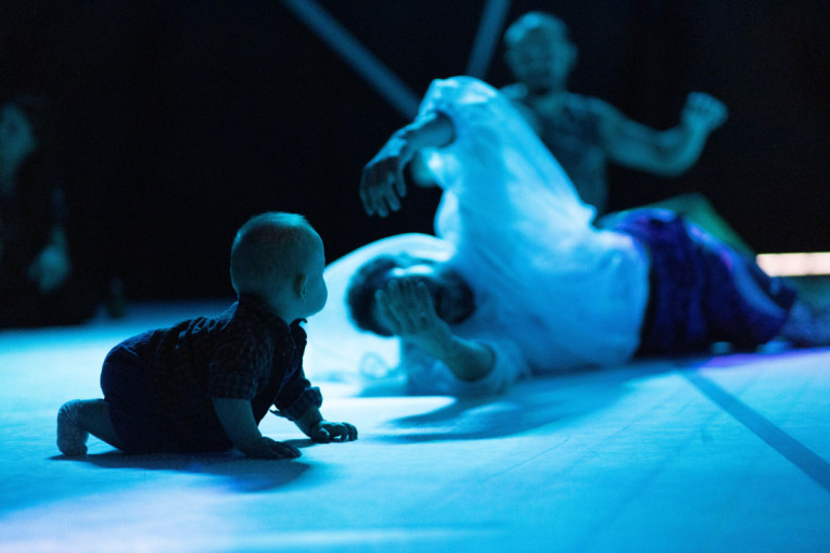 Predstava za bebe i decu sa smetnjama u razvoju i invaliditetom: "Nežne sile kosmičke" u Malom pozorištu "Duško Radović" (FOTO)