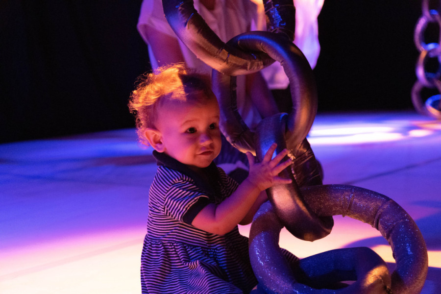 Predstava za bebe i decu sa smetnjama u razvoju i invaliditetom: "Nežne sile kosmičke" u Malom pozorištu "Duško Radović" (FOTO)