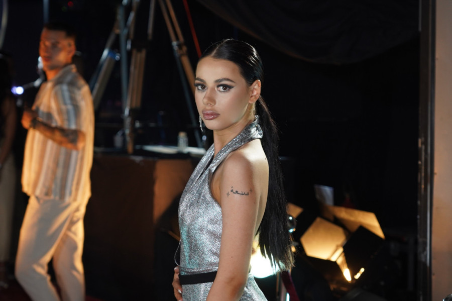 Šok snimak! Učesnica "Elite" pre diskvalifikacije udarila šamar članu obezbeđenja? (VIDEO)