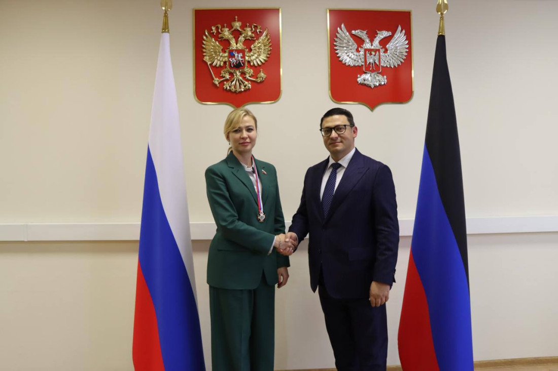 Ruski federalni senator iz Saveta Federacije Natalija Jurjevna Nikonorova odlikovana srpskim ordenom "Krst vožda Đorđa Stratimirovića"