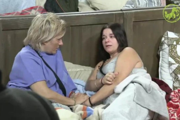 Jeziva ispovest učesnice "Farme 8" ledi krv u žilama: Nakon očeve smrti, majka je htela da rodim dete njenom ljubavniku!