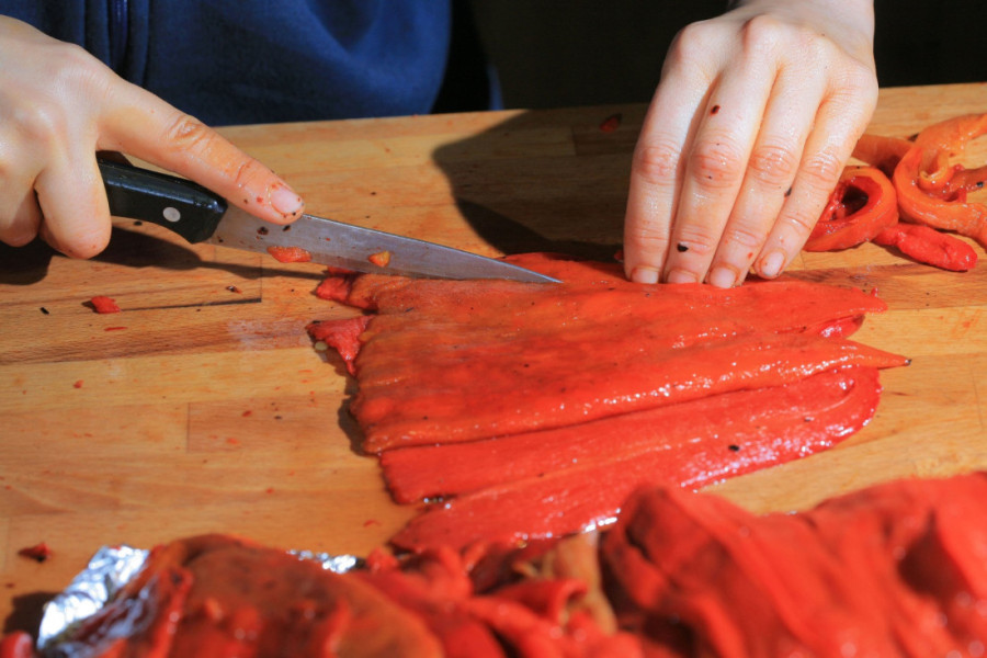 Recept dana: Slana torta sa pohovanim paprikama, ukrasiće vašu prazničnu trpezu