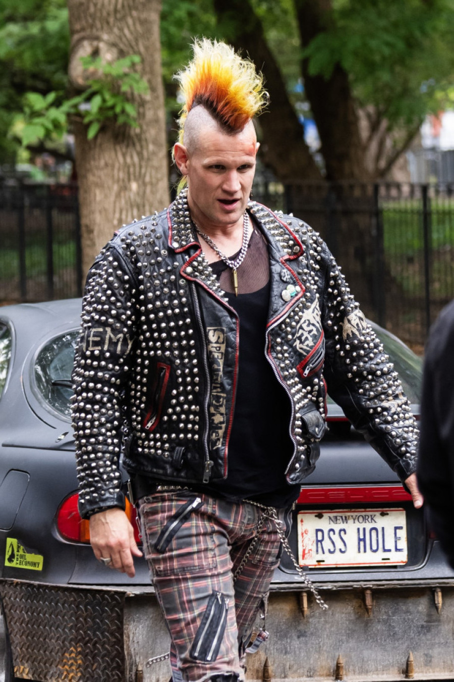 Bio je zastrašujuć u "Kući zmaja", a sada je otišao korak dalje: Nećete verovati kako Met Smit izgleda u novom filmu (FOTO)