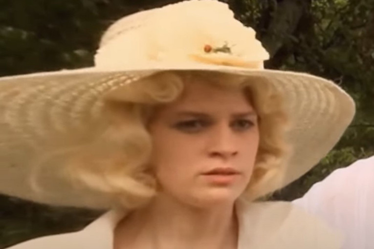 "Mislim da je moj srpski sada bolji, vežbam!" Neda iz „Greha njene majke" bila na meti podsmeha, sada ponovo šokirala izjavom