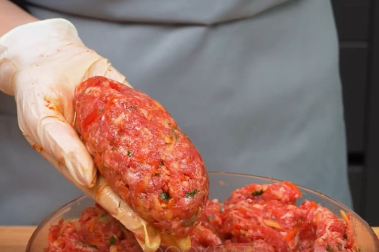 Recept dana: Pitice sa mesom bez oklagije koje osvajaju već na prvi zalogaj