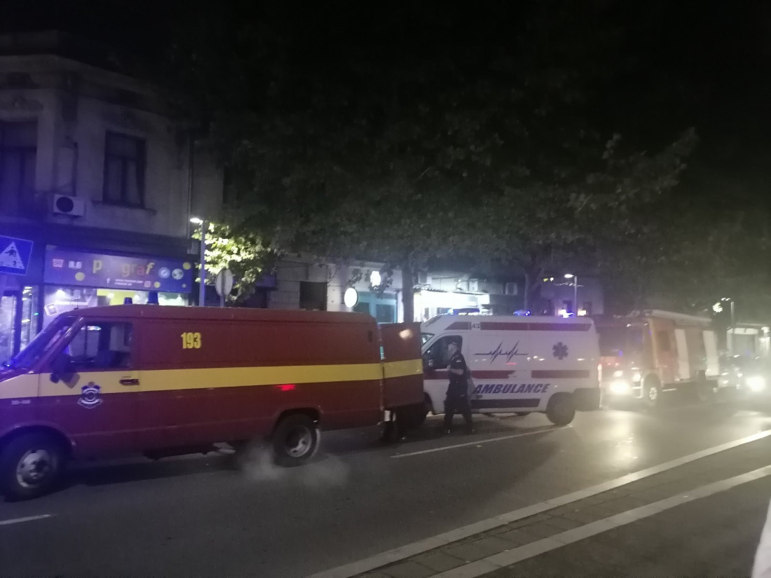 Policija upucala pomahnitalog muškarca sa Vračara: Sekirom posekao oko čoveku, udario ženu, pa se zaključao! (FOTO/VIDEO)