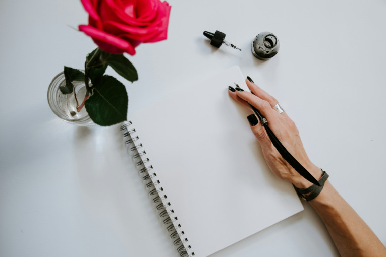 Poruke za voljene osobe koje tope srce: 50 kreativnih načina da kažete nekom da vam nedostaje