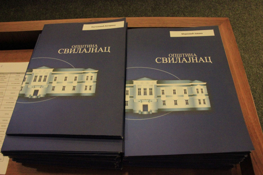 Petar je diplomirao na Medicinskom fakultetu, a karijeru će graditi u rodnom Svilajncu: Opština nagrađuje dobre studente sa 100.000 dinara!