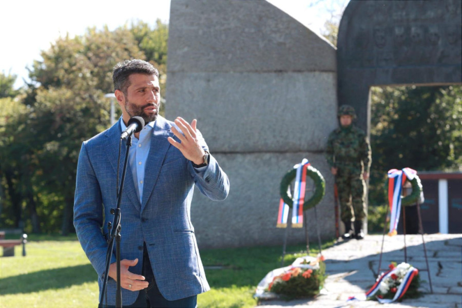 Šapić položio venac na Spomenik braniocima Beograda: Ponosni na heroje odbrane našeg grada 1915. godine (FOTO)