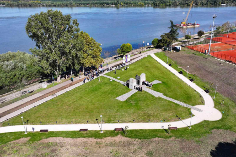Šapić položio venac na Spomenik braniocima Beograda: Ponosni na heroje odbrane našeg grada 1915. godine (FOTO)