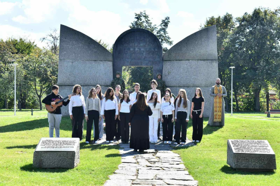 Šapić položio venac na Spomenik braniocima Beograda: Ponosni na heroje odbrane našeg grada 1915. godine (FOTO)