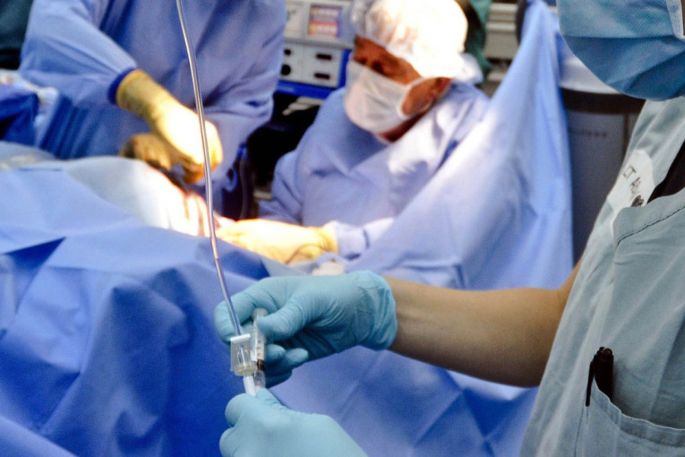 Burna noć na VMA: Čoveka udario automobil, lekari mu spasili deo tela