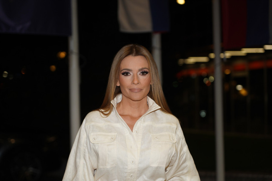 "Prvo pogledaj sebe, pa onda pričaj o drugome!" Pevačica se oglasila posle velike drame Darka Lazića