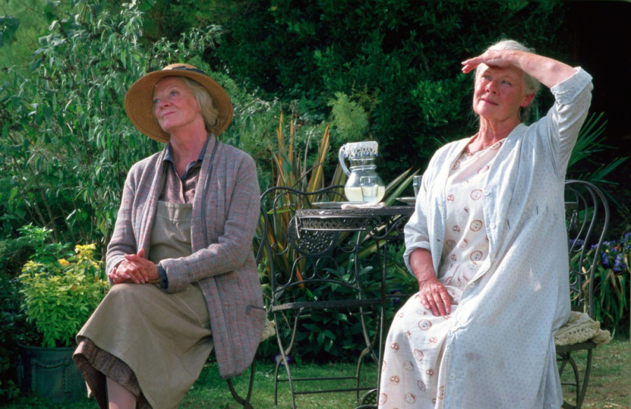 Džudi Denč gušeći se u suzama progovorila o smrti svoje najbolje prijateljice Megi Smit: Smogla je snage samo za jednu rečenicu (FOTO)