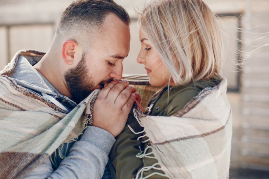 Kada prijatelj postane partner: Zašto ovaj preokret može biti  vaša najbolja ili najgora odluka