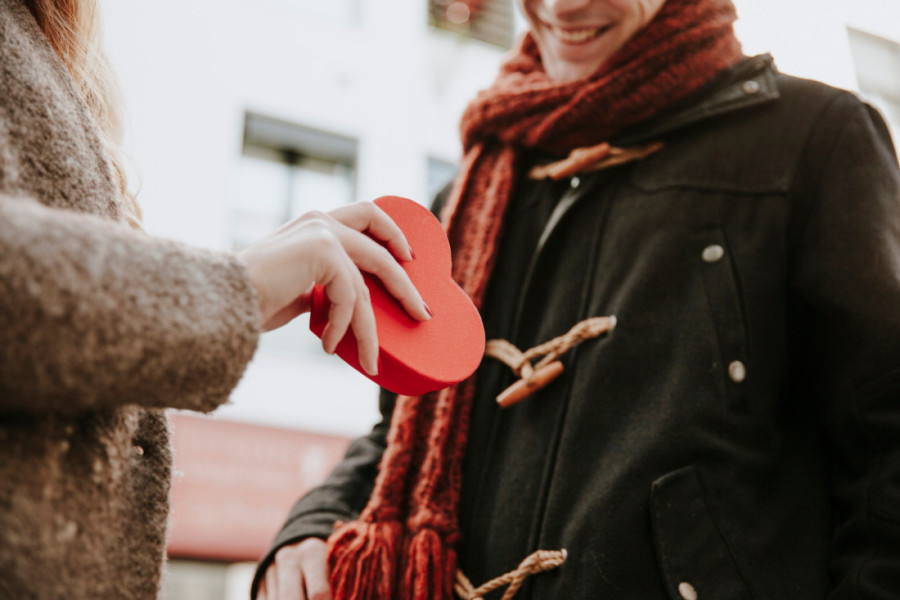 Veliki ljubavni horoskop za 2025. sa akcentom na slobodne: Ko će biti zaprošen, a kome je ove godine bolje da juri karijeru umesto romanse