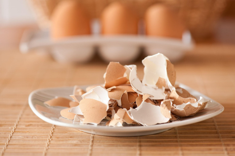 Prirodno, pristupačno i moćno: Transformišite ljuske od jajeta u ultimativno sredstvo za čišćenje (VIDEO)