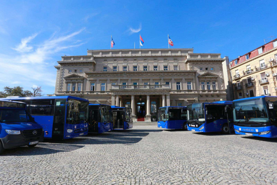 Šapić najavio: Sva nova vozila javnog prevoza kao i ona mlađa od dve godine biće plave boje (FOTO)
