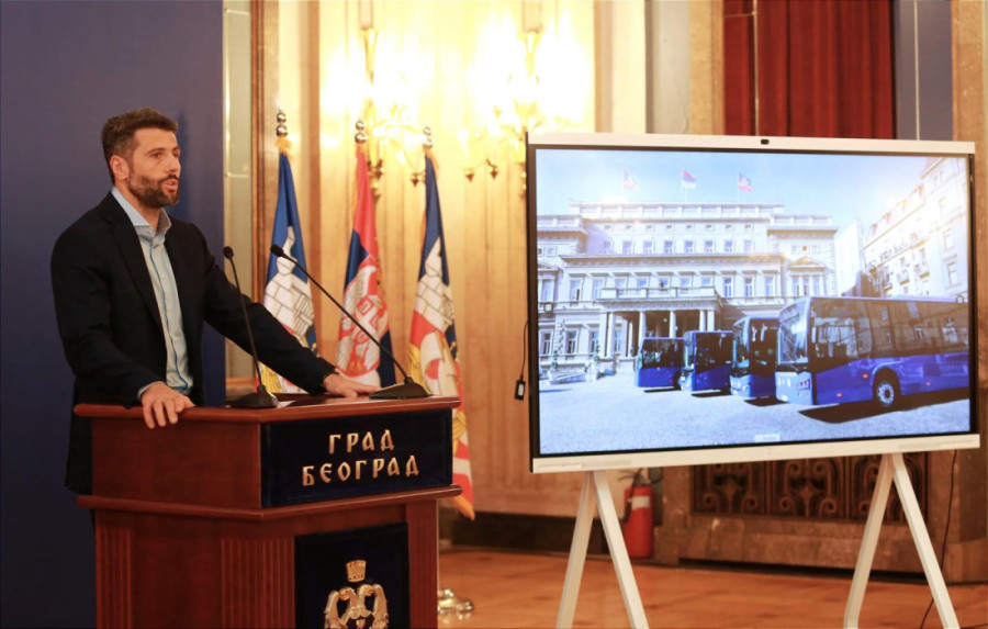 Šapić najavio: Sva nova vozila javnog prevoza kao i ona mlađa od dve godine biće plave boje (FOTO)