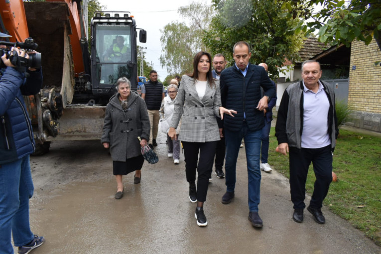 Vujović obišla radove na izgradnji nedostajuće kanalizacije u Bečeju, kojom se kompletno rešava problem za sva domaćinstva