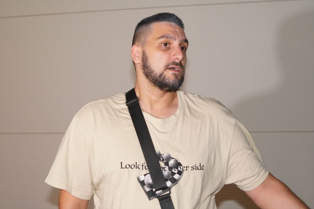 Pao poljubac! Zola smuvao Miljaninu bivšu devojku, pa šokirao: Super se ljubi! (VIDEO)