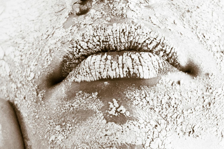 Sočne usne koje pozivaju na poljubac: Jednostavna rutina pomoći će vam u borbi da ne budu suve i ispucale