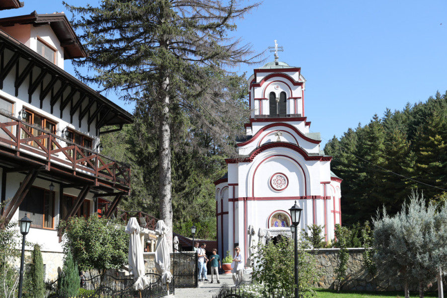 U manastiru Tumane danas presvlačenje moštiju Svetog Zosima