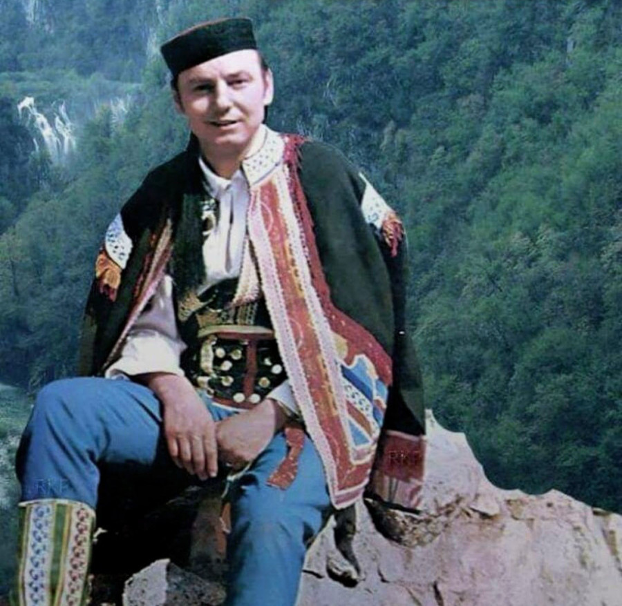 Našeg pevača život nije mazio: Majke se ne sećam, sisao sam mleko od stotinu žena