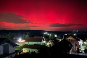 Dame i gospodo, na nebu iznad Srbije možete videti auroru borealis! Nebo je krv crveno (FOTO/VIDEO)