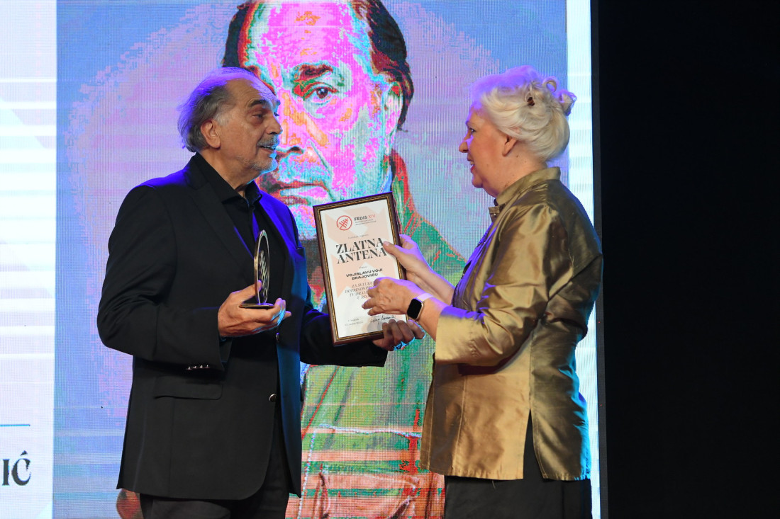 Voji Brajoviću uručena "Zlatna antena" za životno delo: Osećam se  kao dete koje je dobilo kutiju slatkiša (FOTO)