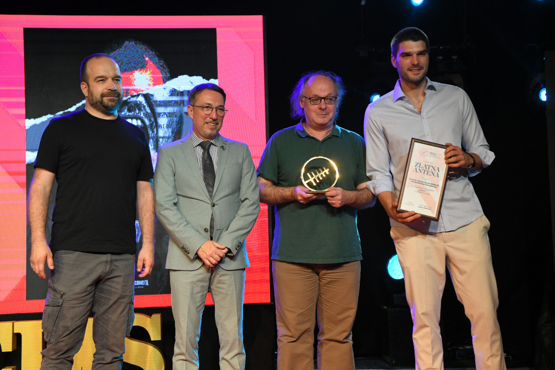 Voji Brajoviću uručena "Zlatna antena" za životno delo: Osećam se  kao dete koje je dobilo kutiju slatkiša (FOTO)