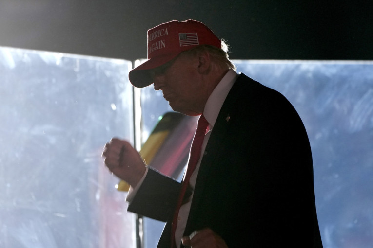 Tramp oštro po Kamali: Neću dozvoliti da učini Americi ono što je Kaliforniji - izgubljenom raju! (VIDEO)