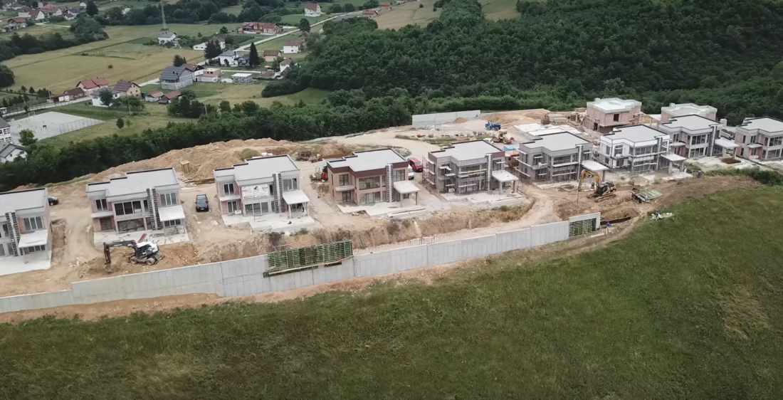 Komšije prodaju naselje sa 29 vila! Kako je milionski kompleks završio na oglasima (FOTO)